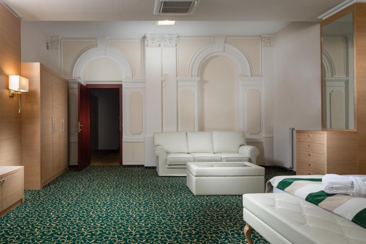 Grandhotel Nabokov マリアーンスケー・ラーズニェ エクステリア 写真